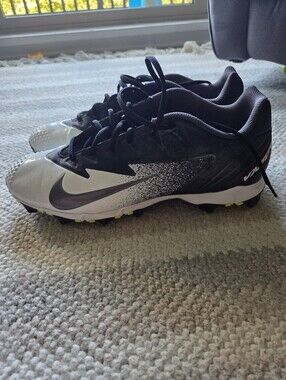 Nike Mens Black & White Soccer Cleats